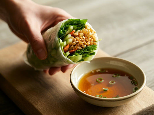 Cơm cháy chà bông ăn kèm salad rau củ – bữa ăn cân bằng dinh dưỡng giúp giữ dáng và tốt cho sức khỏe