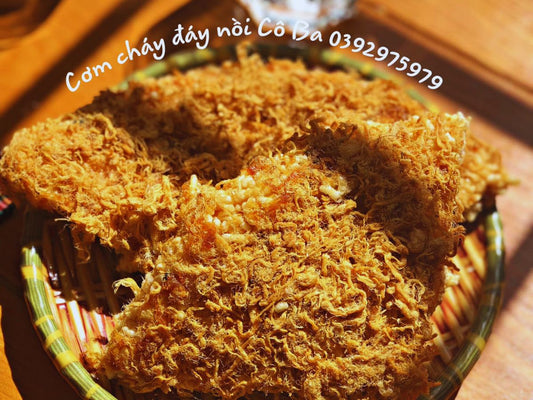 cơm cháy truyền thống và công nghiệp, so sánh giữa món ăn thủ công và sản phẩm công nghiệp, cơm cháy giòn, bao bì hiện đại